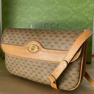 Authentic Gucci Leather Crossbody/Shoulder Bag.